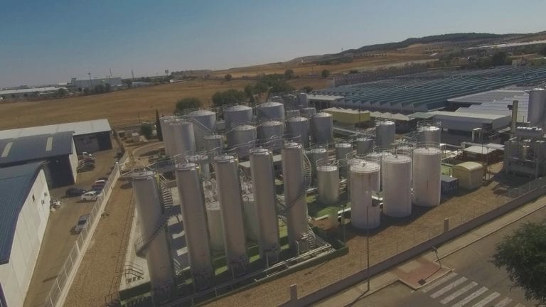 REPINTADO DE TANQUES DE ACEITE EN PLANTA TOTA (VALDEMORO)
